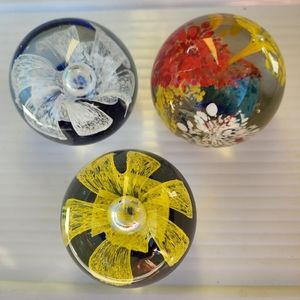 Beautiful round paperweights ( 3 )